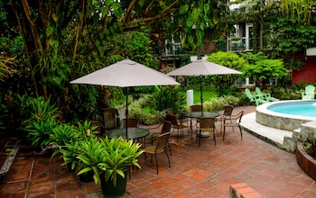 novo hotel and suite