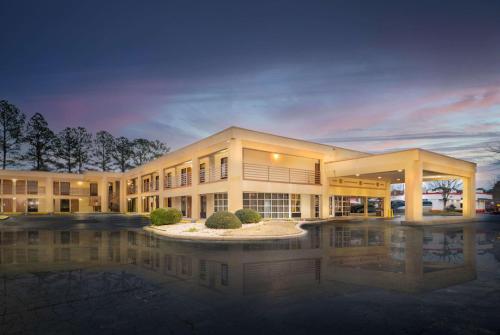 Days Inn By Wyndham Atlanta Stone Mountain,Georgia>>Atlanta,2 star