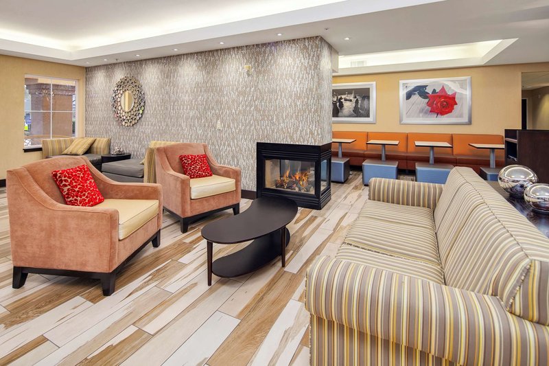 hampton inn and suites seattle north lynnwood