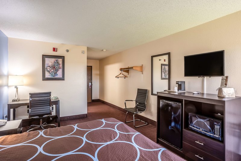 super 8 by wyndham galesburg