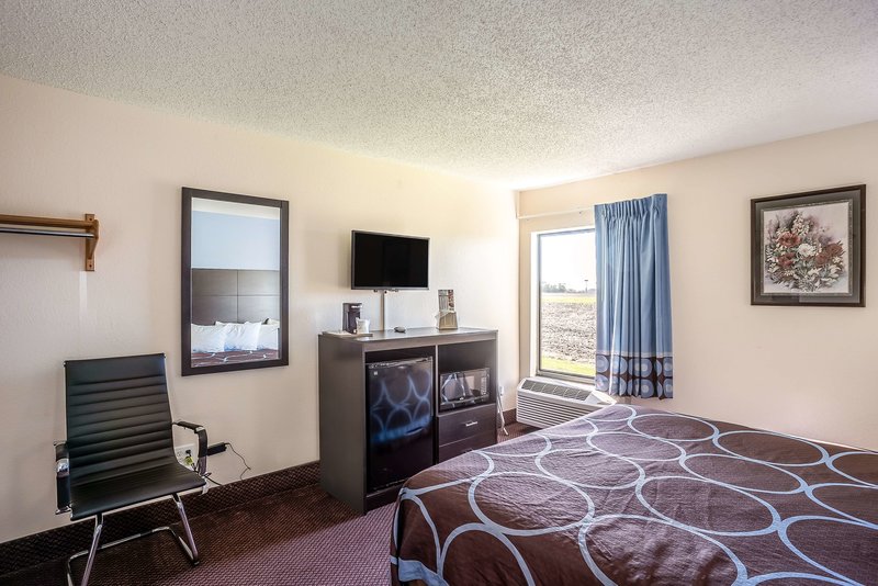 super 8 by wyndham galesburg