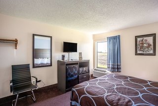 super 8 by wyndham galesburg