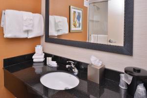 fairfield inn marriott rochester airport