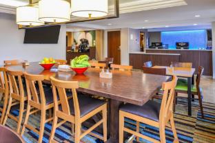 fairfield inn marriott rochester airport