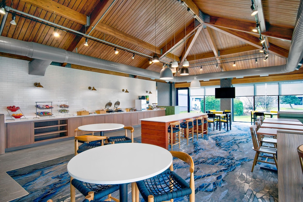 fairfield inn marriott rochester airport