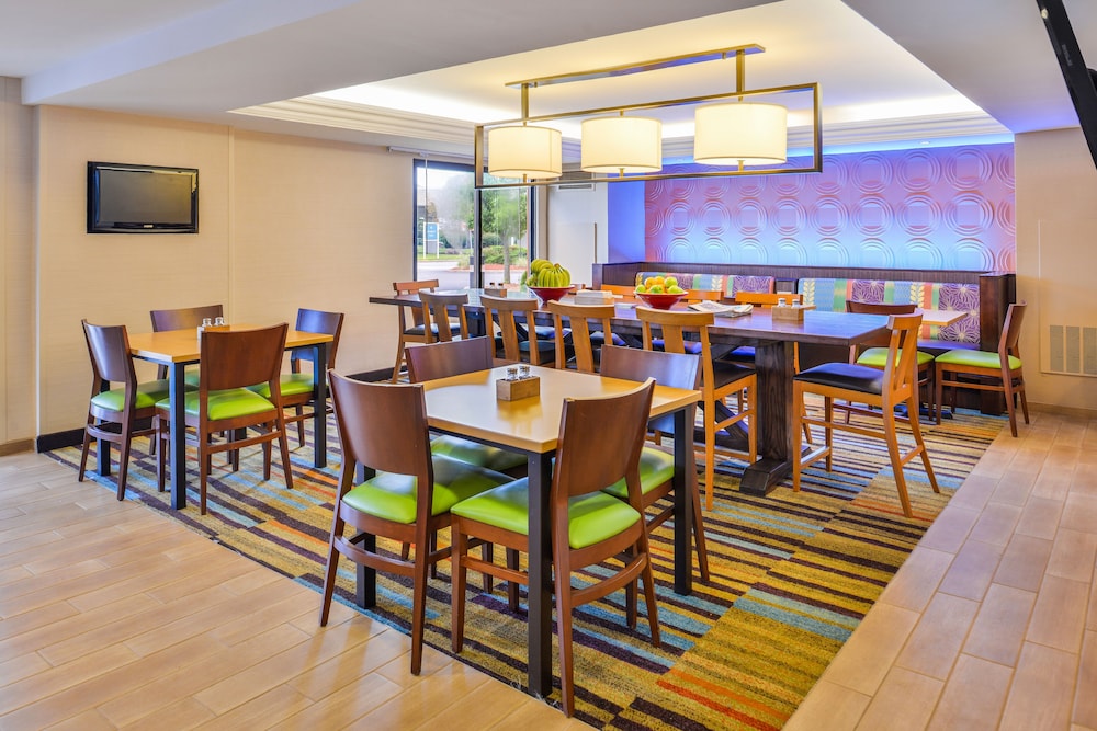fairfield inn marriott rochester airport