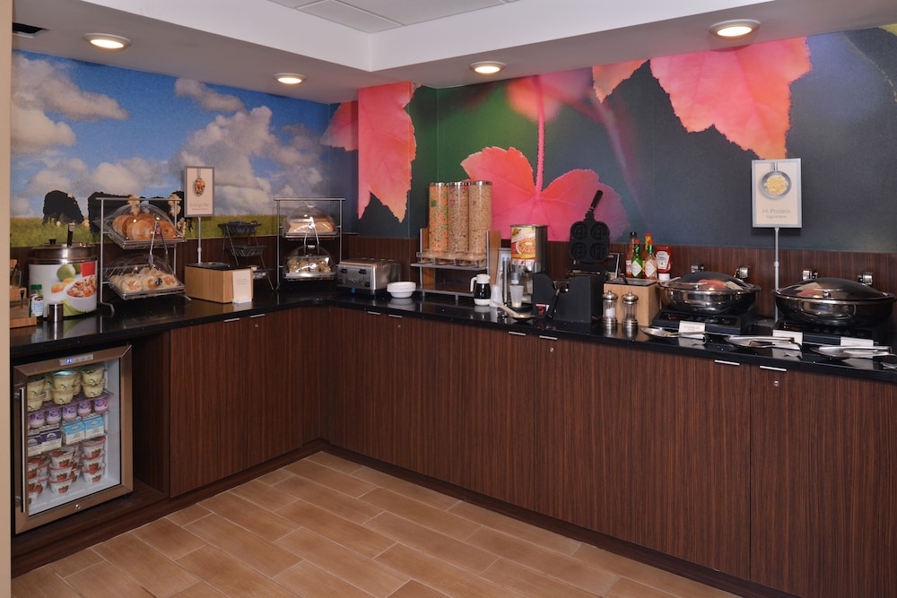 fairfield inn marriott rochester airport