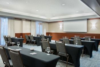 courtyard by marriott springfield airport