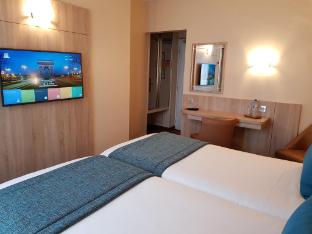 Hotel Champerret Elysees,Batignolles>>Arc De Triomphe,3 star