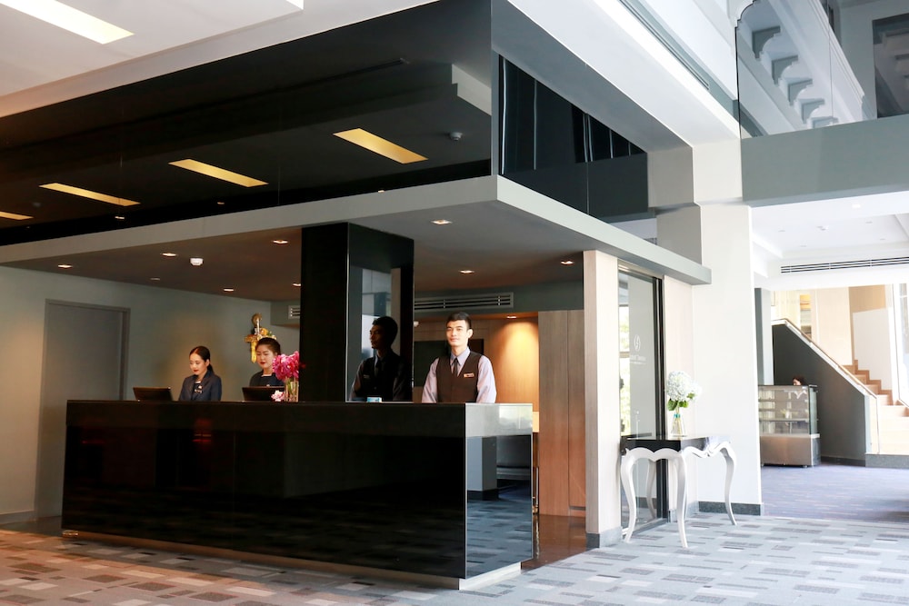 louis tavern hotel don muang