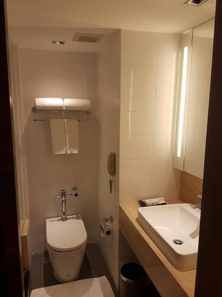 louis tavern hotel don muang