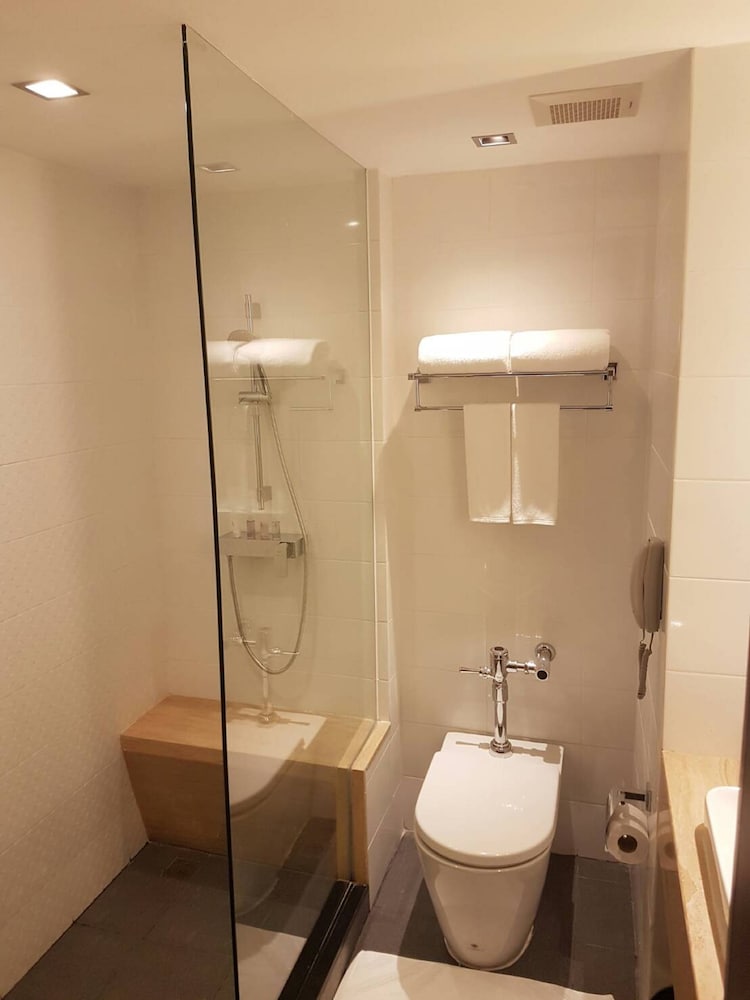 louis tavern hotel don muang