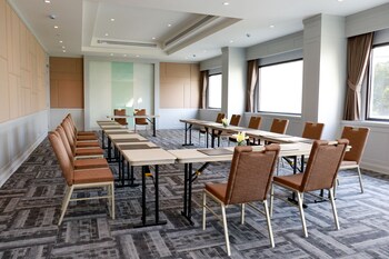 louis tavern hotel don muang