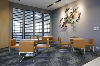 louis tavern hotel don muang