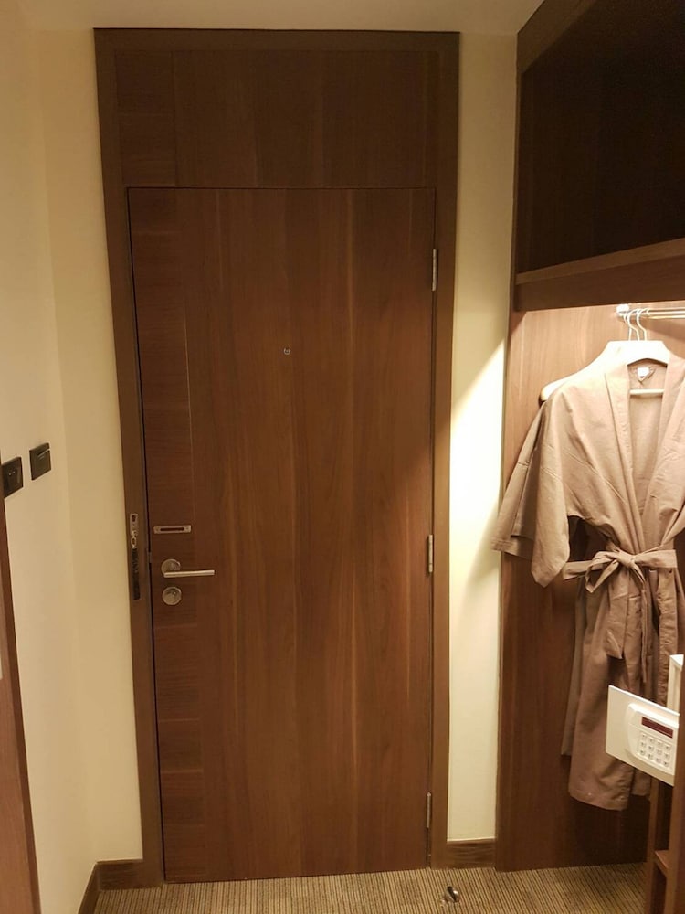 louis tavern hotel don muang