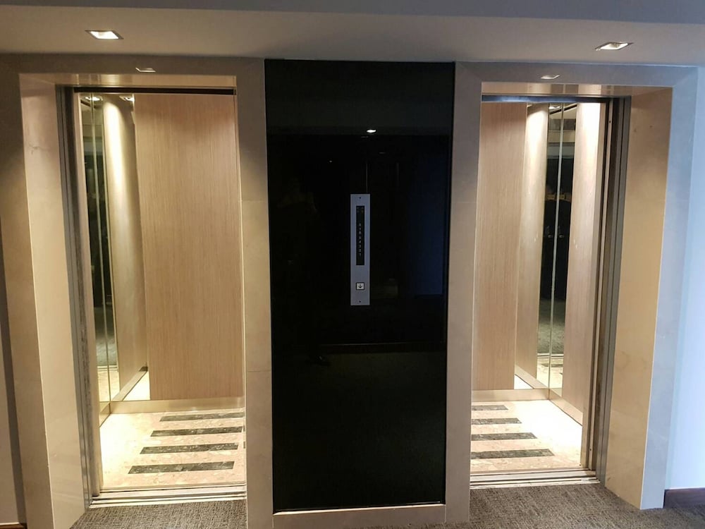 louis tavern hotel don muang