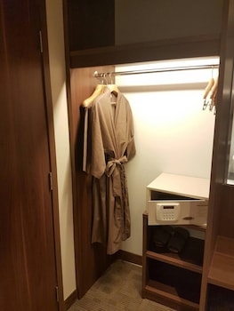 louis tavern hotel don muang