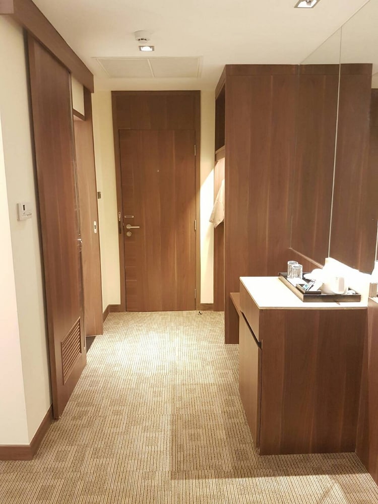 louis tavern hotel don muang