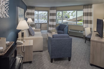 bay club hotel and marina