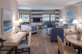 bay club hotel and marina