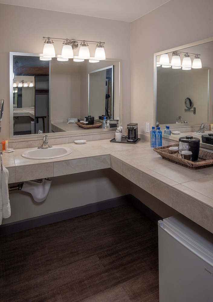 bay club hotel and marina