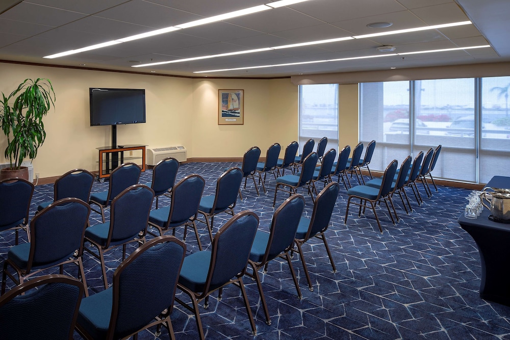 bay club hotel and marina