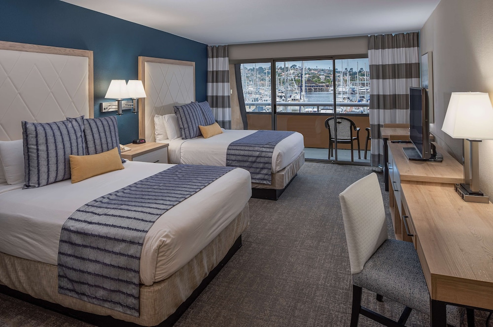 bay club hotel and marina