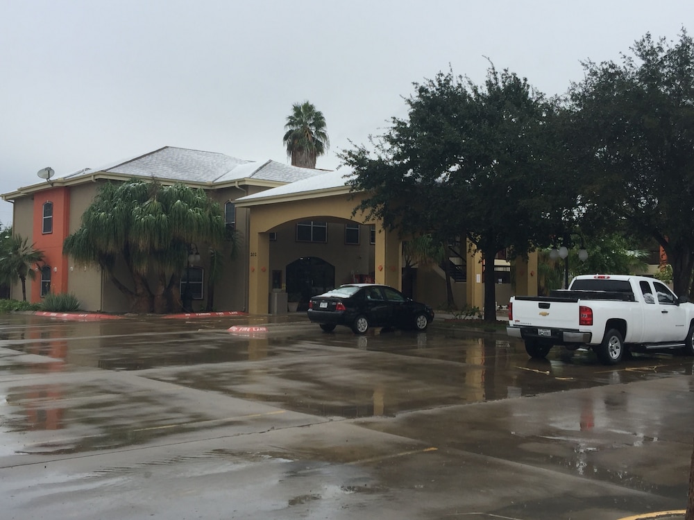 texas inn and suites city center at university dr