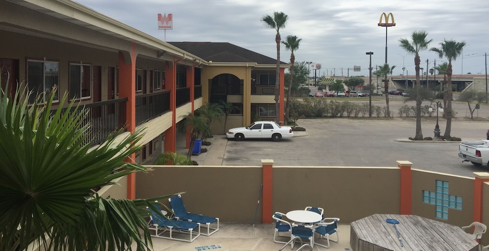 texas inn and suites city center at university dr