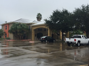 texas inn and suites city center at university dr