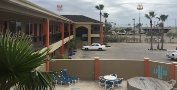 texas inn and suites city center at university dr