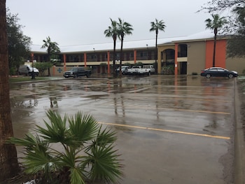 texas inn and suites city center at university dr