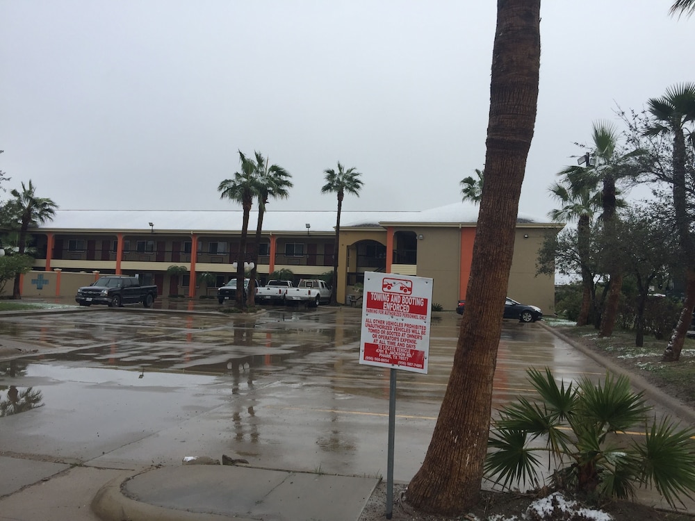 texas inn and suites city center at university dr