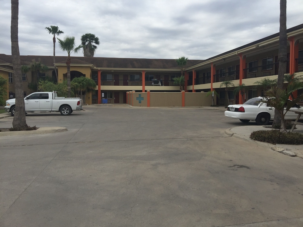 texas inn and suites city center at university dr