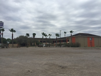 texas inn and suites city center at university dr