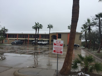 texas inn and suites city center at university dr