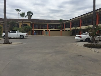 texas inn and suites city center at university dr