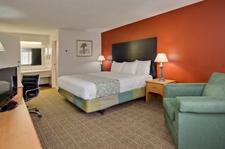 la quinta inn by wyndham tampa near busch gardens