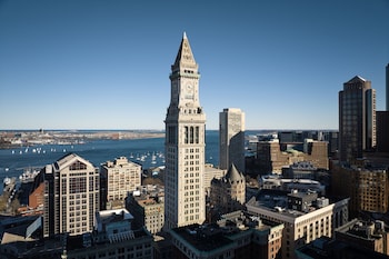 marriott vacation club pulse at custom house boston