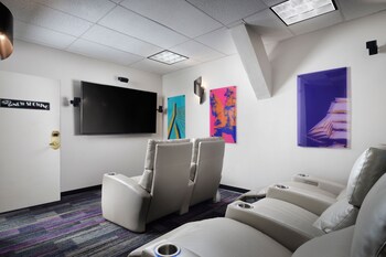 marriott vacation club pulse at custom house boston