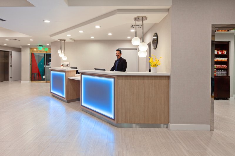 holiday inn express and suites hollywood walk of fame