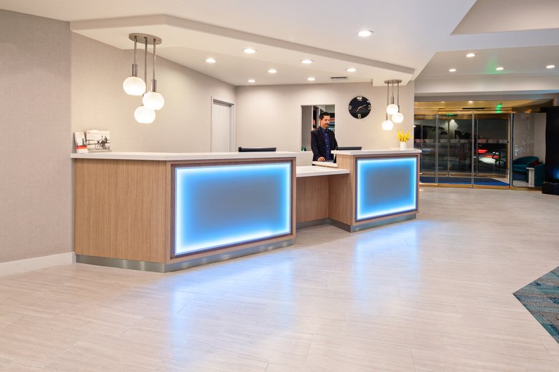 holiday inn express and suites hollywood walk of fame