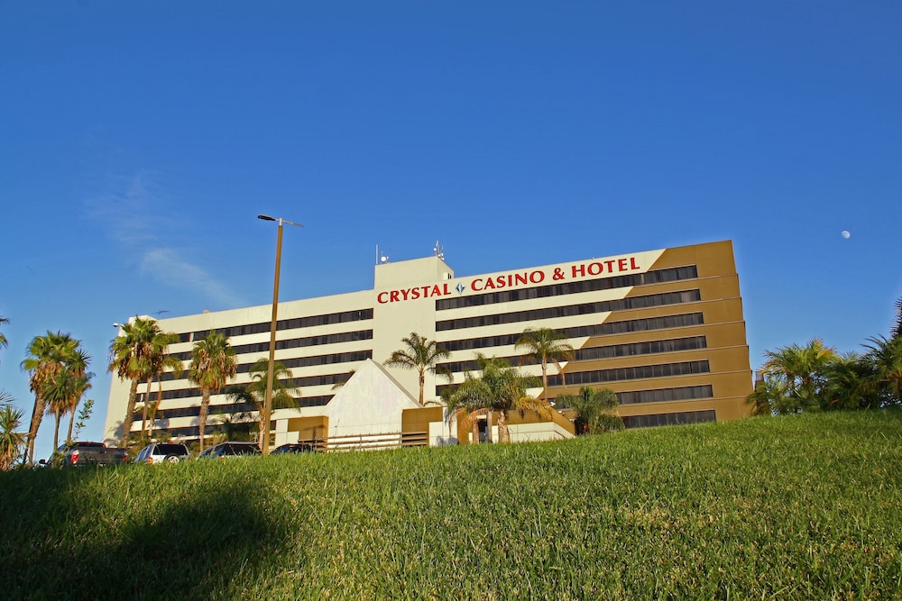 la crystal hotel los angeles area