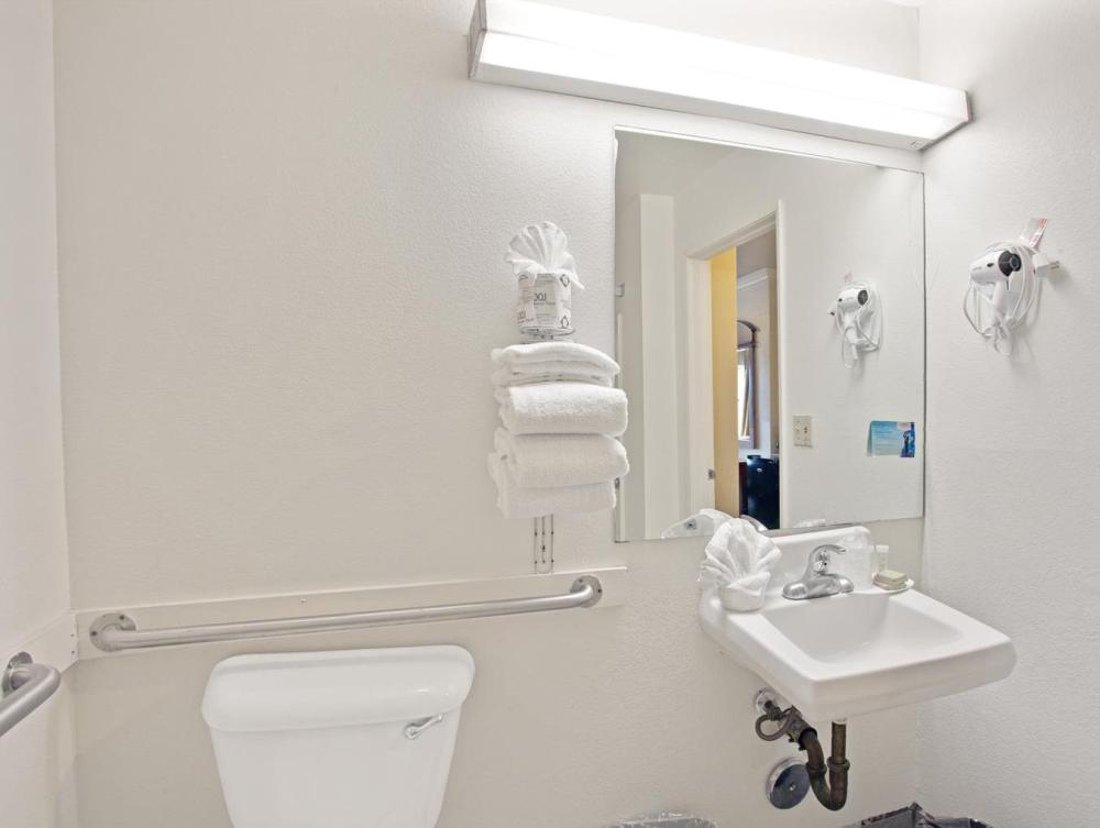 super 8 by wyndham hollywood la area