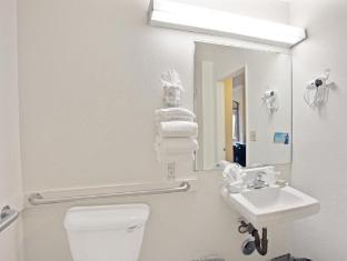 super 8 by wyndham hollywood la area