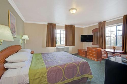 super 8 by wyndham hollywood la area