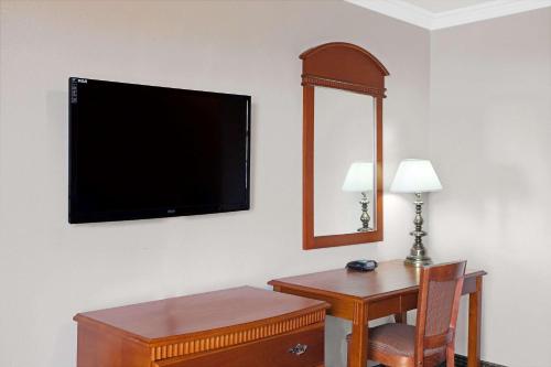 super 8 by wyndham hollywood la area