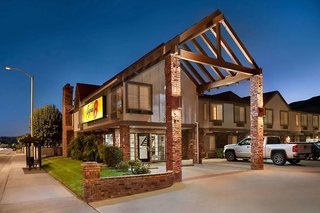 super 8 by wyndham santa clarita valencia