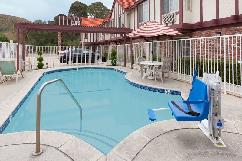 super 8 by wyndham santa clarita valencia