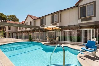 super 8 by wyndham santa clarita valencia
